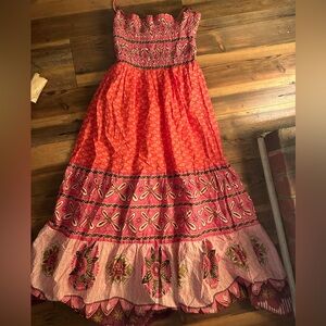 Women’s Strapless lightweight dress. Adorable design